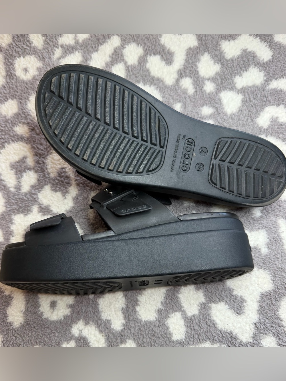 Crocs Brooklyn Low Wedge Black Platform Sandals Women’s Size 7 - Picture 4 of 4